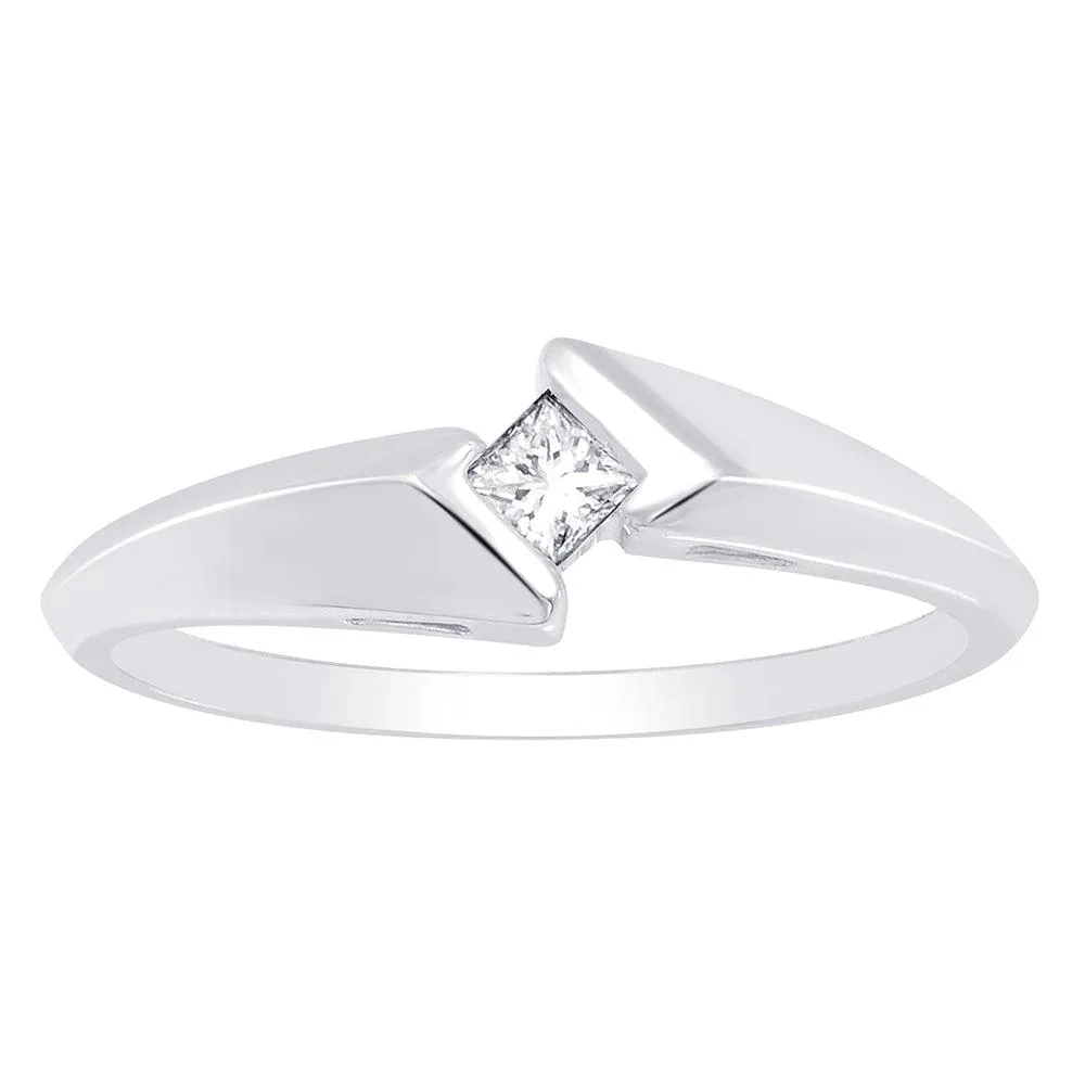 10K White Gold 1/10 Ct.Tw.Diamond Fashion Ring