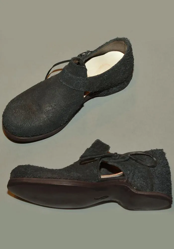 IS BY INDIVIDUAL SENTIMENTS WOMENS LEATHER SABOT BLACK